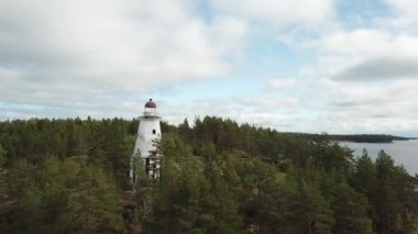 Cape Besov Nos, Karelya, Onega Gölü kıyısında deniz feneri