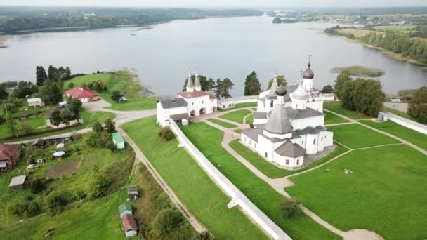 Mosteiro Ferapontov Margem Lago Borodaevsky Vologda Paisagem Russa — Vídeo de Stock