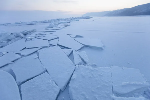 Turkus Krze Lodowej Zachód Słońca Krajobraz Zimowy Ice Drift Jezioro — Zdjęcie stockowe