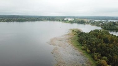 Ferapontov Manastırı Borodaevsky Gölü kıyısında. Vologda. Rus manzara