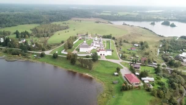 Mosteiro Ferapontov Margem Lago Borodaevsky Vologda Paisagem Russa — Vídeo de Stock