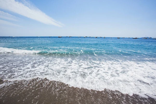 ポジターノ市の海 イタリアの風景 有名な旅行大分市内の某所 — ストック写真