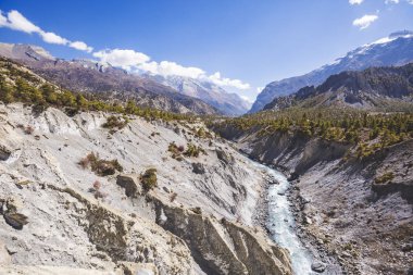 Marsyandi Nehri Vadisi. Himalaya Dağları Nepal. Annapurna devre trek