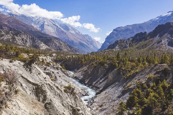 Marsyandi Nehri Vadisi. Himalaya Dağları Nepal. Annapurna devre trek