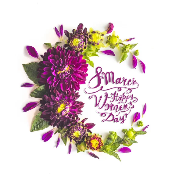 8 de marzo. Feliz día de las mujeres. Marco de flores de dalias flores — Foto de Stock