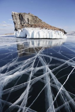 Mare kafa Cape. Deniz Baykal kış manzarası