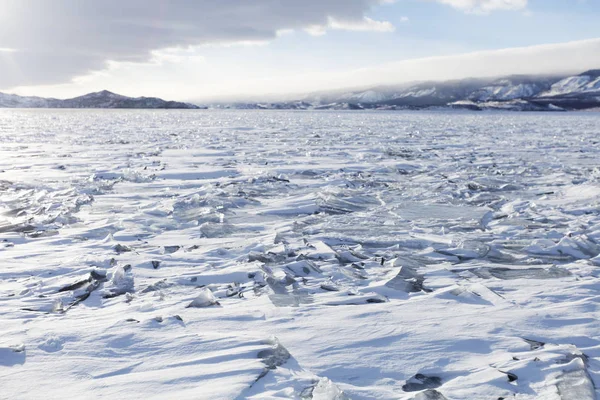 Jezero Bajkal krajina. LED a sníh — Stock fotografie