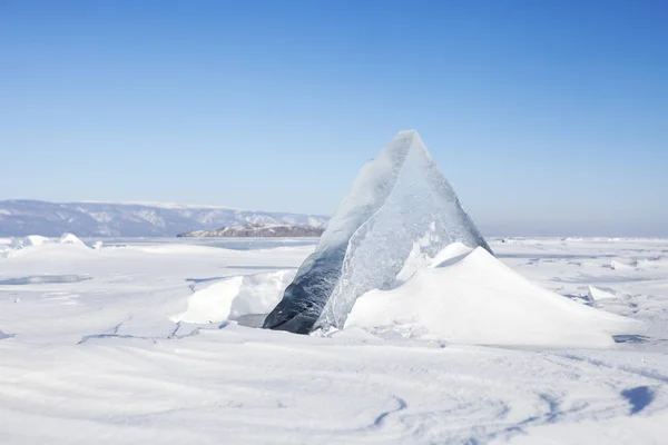 Przezroczyste krze lodowej. Ice-drift jezioro Bajkał — Zdjęcie stockowe