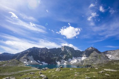 Yeshtu Vadisi. Ala-Askir Gölü. Dağ altay manzara