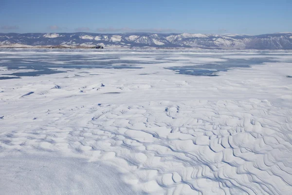 Lago Baikal, invierno. Nieve ondulada — Foto de Stock