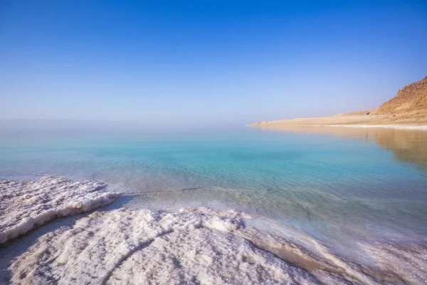 Sal en la orilla. Mar Muerto. Jordania paisaje — Foto de Stock