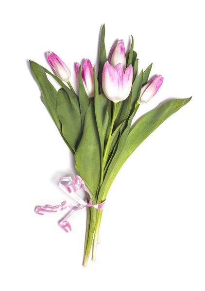 Buquê de flores de tulipa rosa no fundo branco — Fotografia de Stock