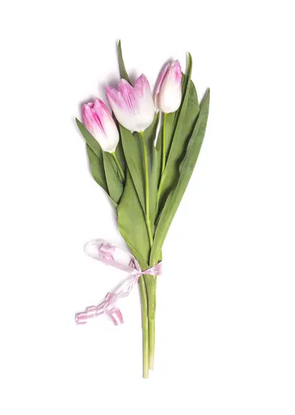 Buquê de flores de tulipa rosa no fundo branco — Fotografia de Stock