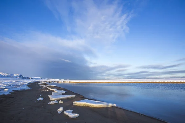 Bahía de Guba Voronya. Península de Kola paisaje de invierno — Foto de Stock