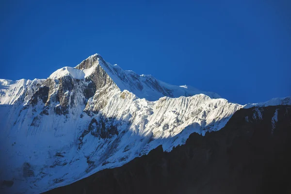 Tilicho tepesi. Nepal Himalaya Dağları — Stok fotoğraf