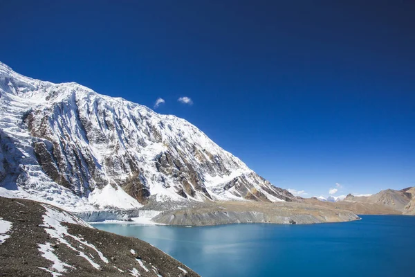 Lago Tilicho. Montañas del Himalaya, Nepal — Foto de Stock