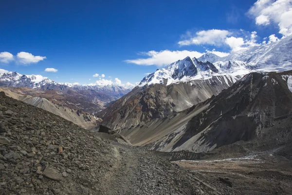 Sendero al Lago Tilicho, Montañas del Himalaya, Nepal —  Fotos de Stock