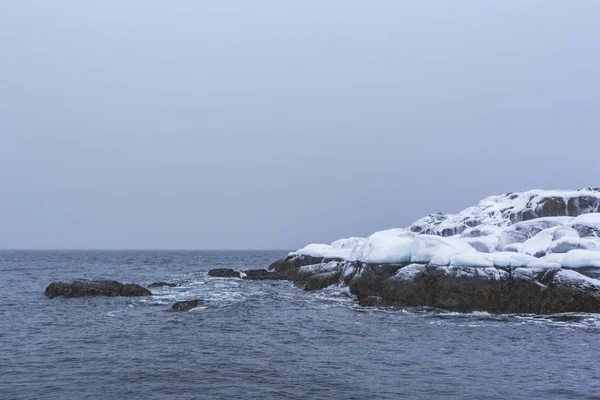 Στη θάλασσα του Μπάρενς. Χειμερινό τοπίο χερσονήσου κόλα — Φωτογραφία Αρχείου