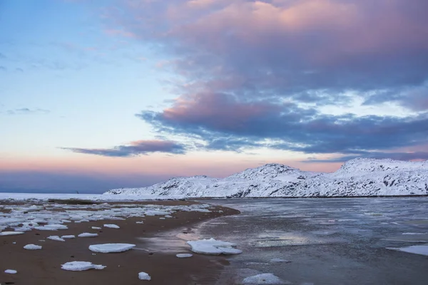 Kust van de Noordelijke IJszee. Kola Peninsula landschap — Stockfoto