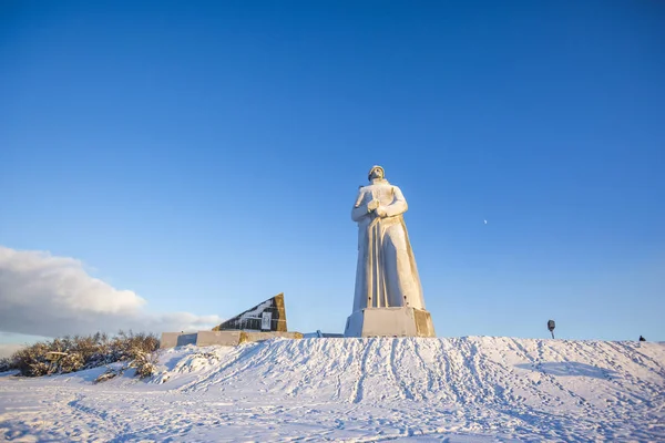 Editorial. Murmansk, Rusia. 14 de febrero de 2019. Monumento a la — Foto de Stock