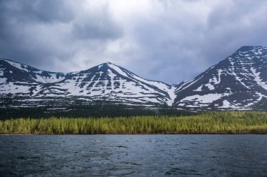 Putorana Platosu'ndaki Lama Gölü. Rusya