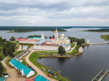 Seliger Gölü'ndeki Nilova Pustyn manastırı
