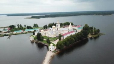 Nilova Pustyn Ortodoks erkek manastırı Stolobny adasında bulunan. Seliger gölü