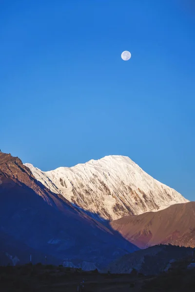 Montañas del Himalaya y cielo azul. Nepal — Foto de Stock