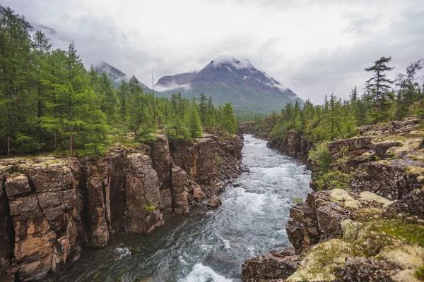 Hoisey-rivier op het Putorana-plateau. Rusland, Siberië — Stockfoto