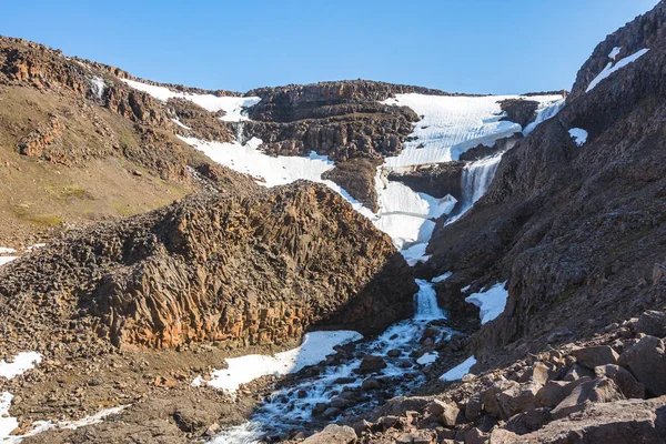 Wasserfall auf dem Putorana-Plateau, Sibirien — Stockfoto
