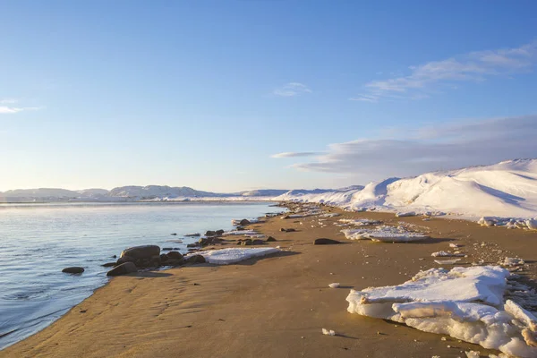 Barents Mare baia paesaggio invernale — Foto Stock