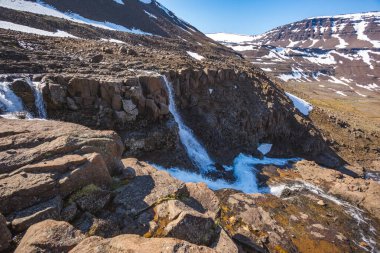 Putorana Platosu 'nda şelale. Rusya, Taimyr..