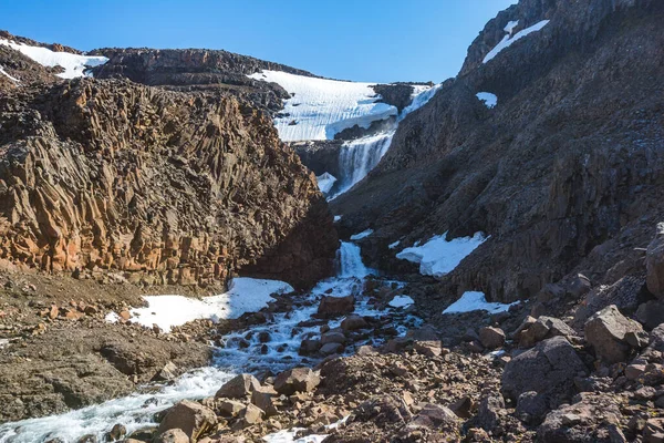 Vattenfall på Putorana platån. Ryssland, Taimyr. — Stockfoto