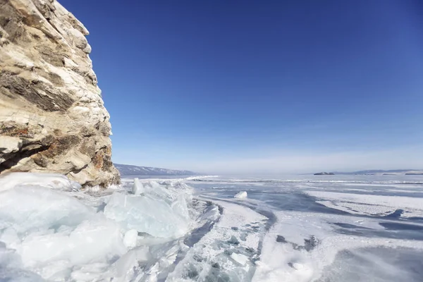 Ostrov Borga-Dagan. Jezero Bajkal zimní krajina — Stock fotografie
