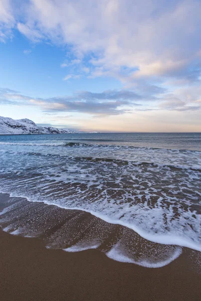 Brzegu Morza Barentsa. Krajobraz półwyspu kola — Zdjęcie stockowe