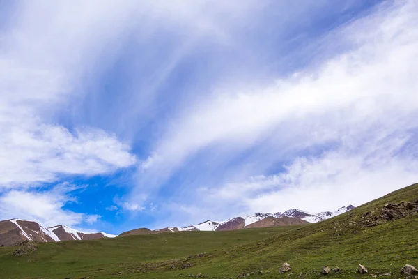 Montañas del Cáucaso paisaje. República de Karachay-Cherkessia — Foto de Stock