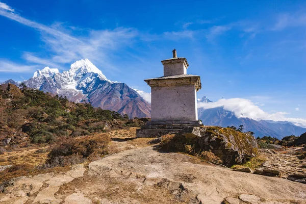 Buddhistischer Stupa Auf Dem Hintergrund Des Berges Thamserku Nepal — Stockfoto