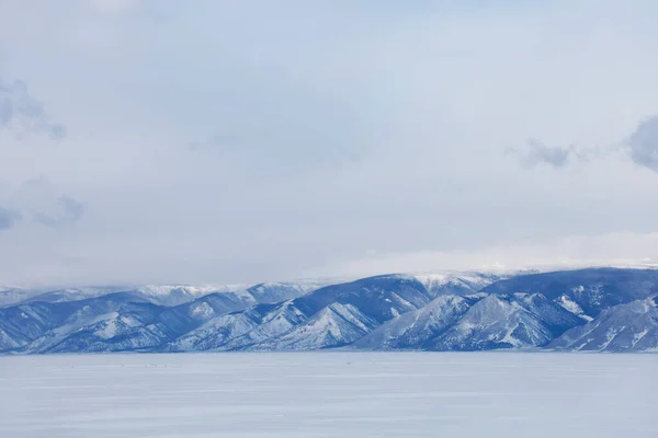Paisagem Inverno Lago Baikal Picos Montanha Nevado — Fotografia de Stock