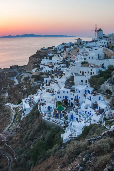 Ville Oia Sur Île Grecque Santorin Thira Moulins Vent Coucher — Photo