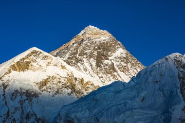 Kala Patar Dağı 'ndan Everest manzarası. Nepal