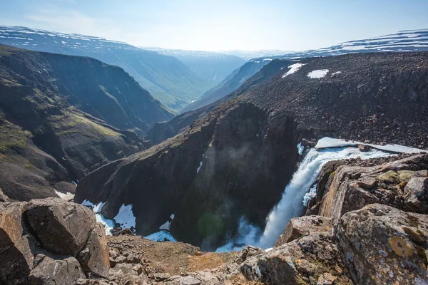 提米尔省Putorana高原Hikal河右岸第一个支流55米瀑布的上游部分 俄罗斯 西伯利亚 — 图库照片