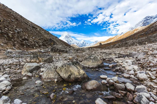 Brook Στο Δρόμο Για Everest Βάση Στρατόπεδο Εθνικό Πάρκο Sagarmatha — Φωτογραφία Αρχείου