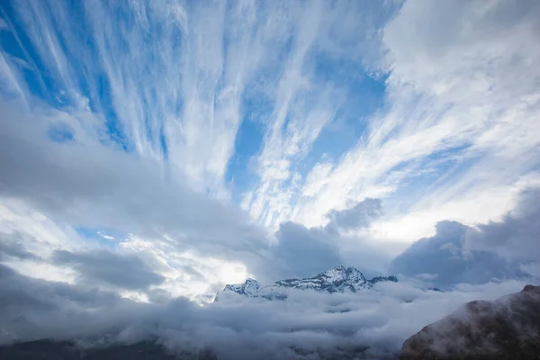 Berg Kongde Gewikkeld Wolken Nepal Landschap — Stockfoto