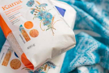 Estonya ürünleri ile Estonya Cumhuriyeti 100 yıldönümü kutlamaları için özel bir tasarım. Stilize numarası 