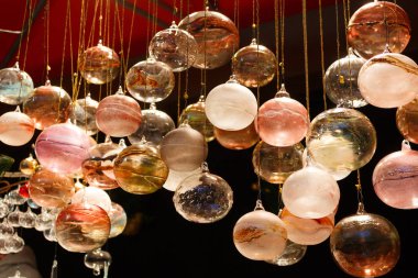 Köln, Almanya - 1 Aralık 2016: El yapımı topları bir Noel ağacı Noel Fuarı Köln Merkezi için.