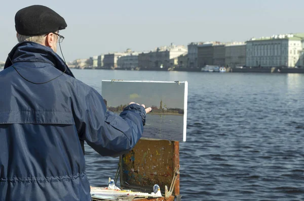 圣彼得堡 俄罗斯 2018年4月15日 未知艺术家绘制宫殿路堤在圣彼得堡 俄罗斯 — 图库照片