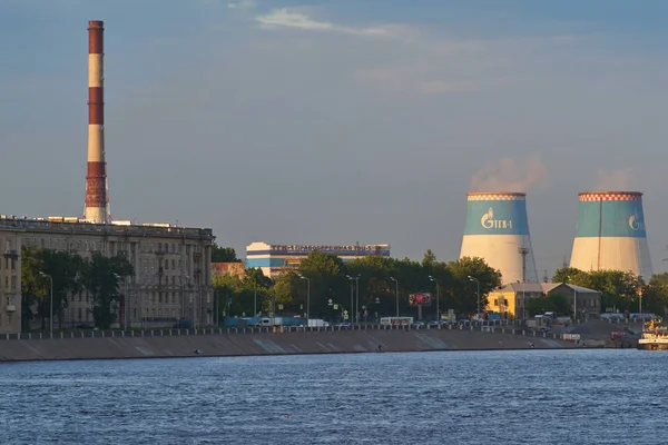 Saint petersburg, russland - juni 02, 2018: blick auf die pravoberez — Stockfoto