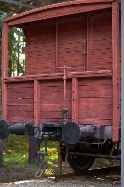 棕色的旧木制铁路车 — 图库照片