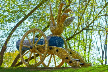 Smolensk, Rusya - 03 Mayıs 2018: Top carri bir kuş ile