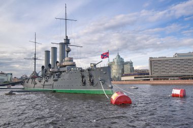 St Petersburg Neva nehrinde Aurora Kruvazör görünümü, 